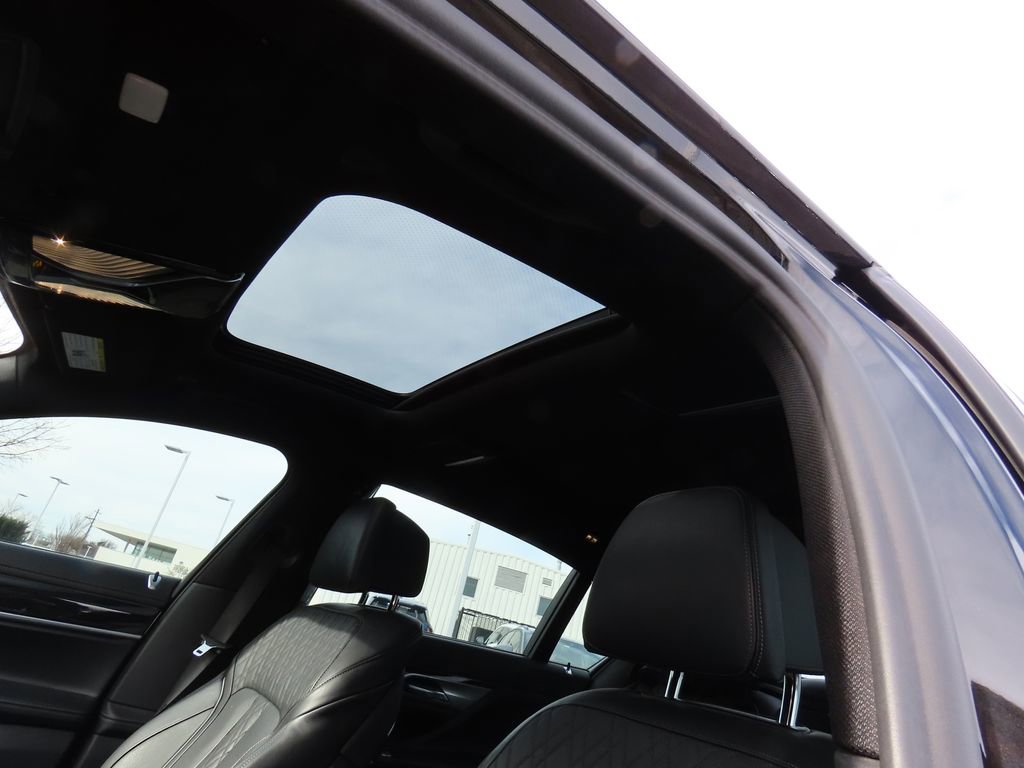 Used 2022 BMW 750i xDrive w/ Luxury Rear Seating Package image 43