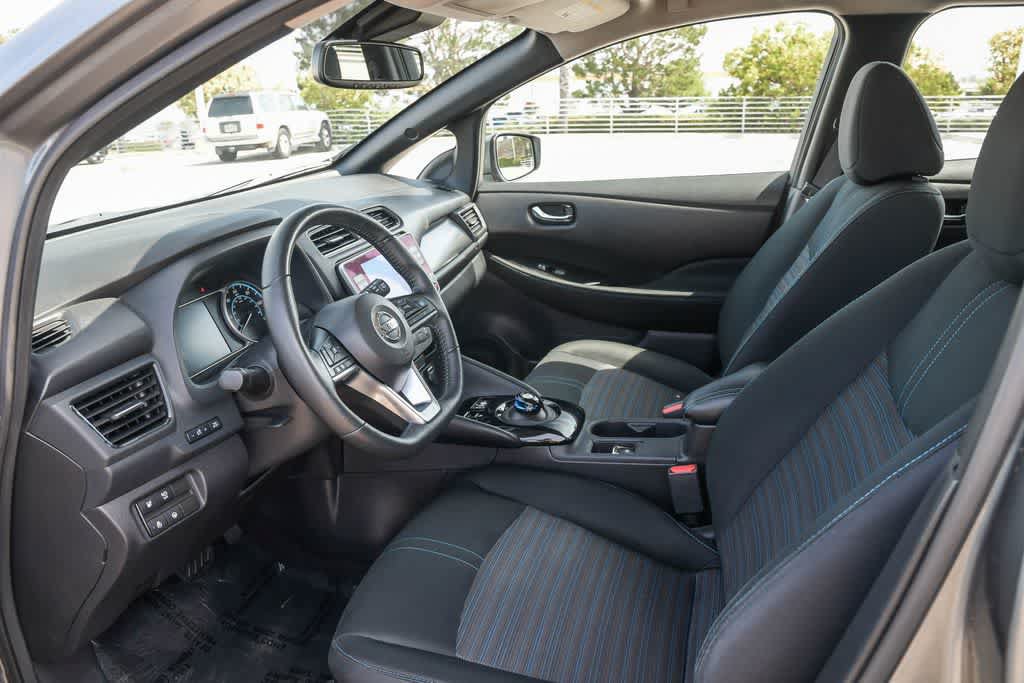 Used 2020 Nissan Leaf SV w/ SV Technology Package FWD image 17