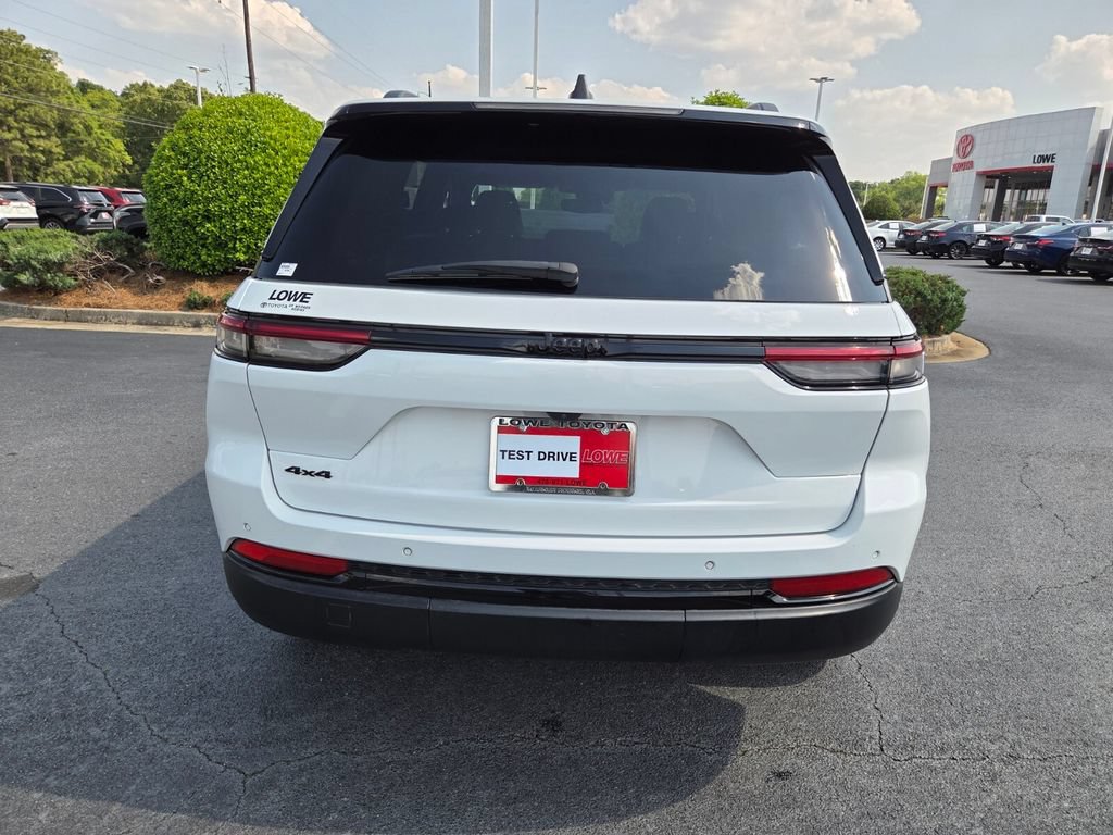 Used 2023 Jeep Grand Cherokee Altitude AWD/4WD image 9