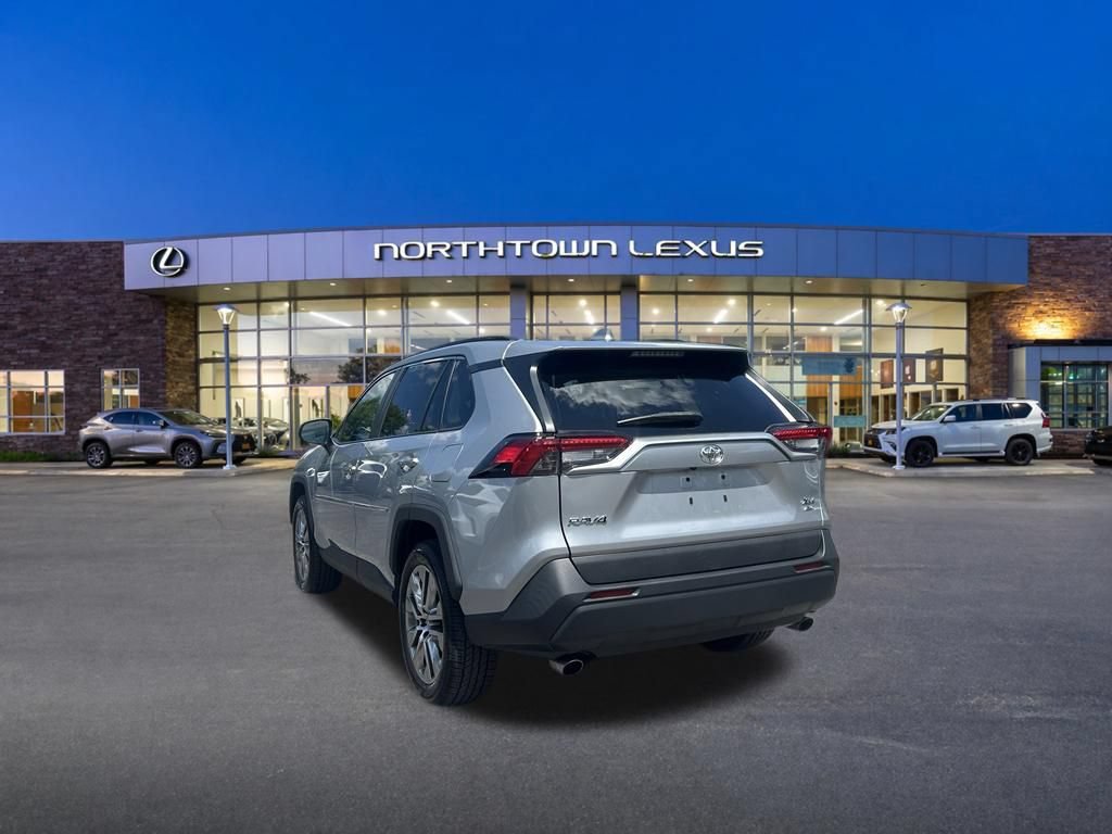 Used 2020 Toyota RAV4 XLE Premium AWD/4WD image 22