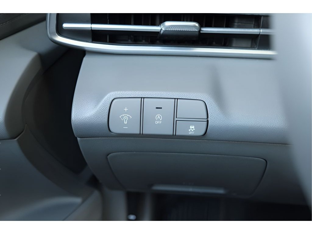 Used 2025 Hyundai Elantra SE FWD image 16