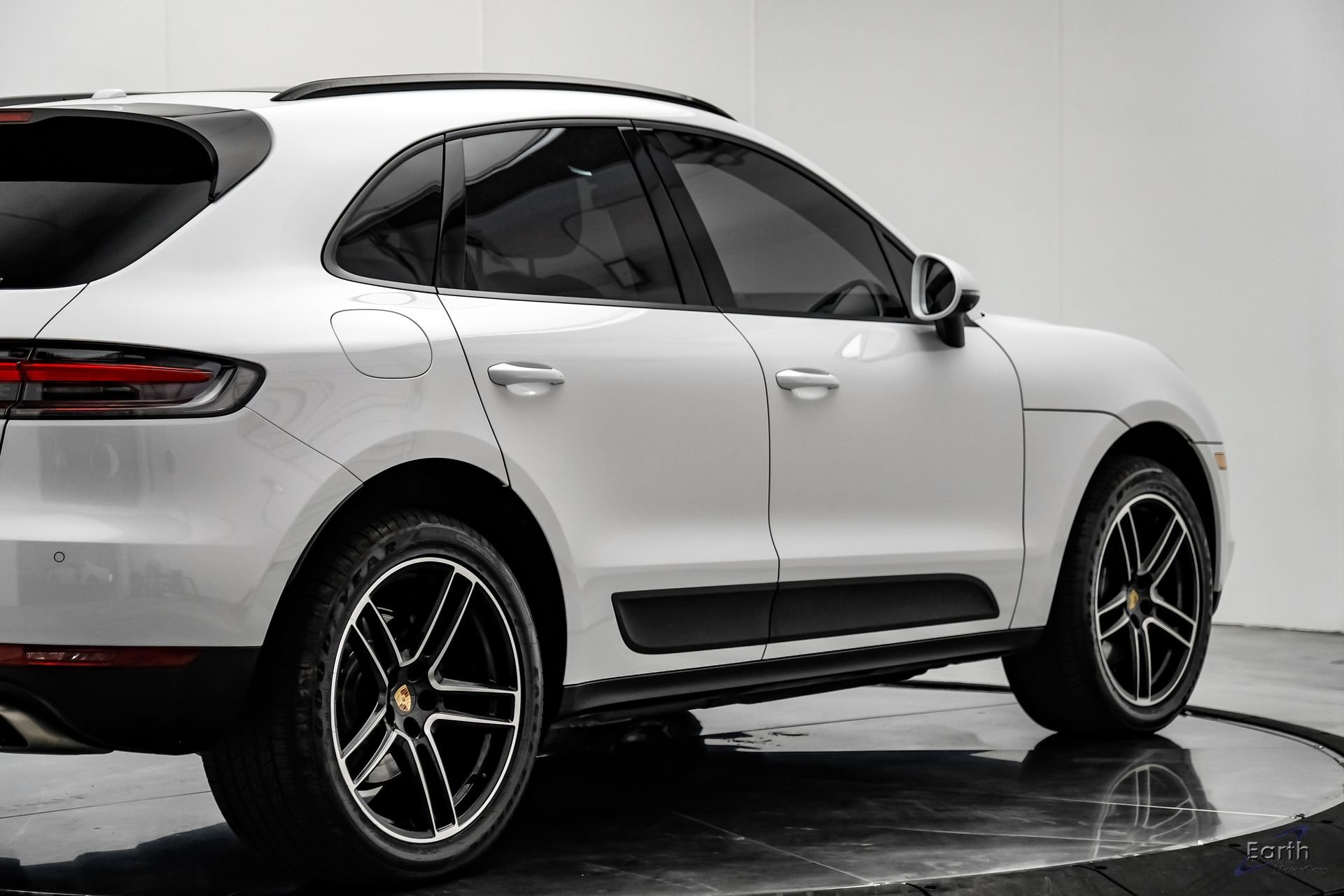 Used 2021 Porsche Macan AWD/4WD image 18