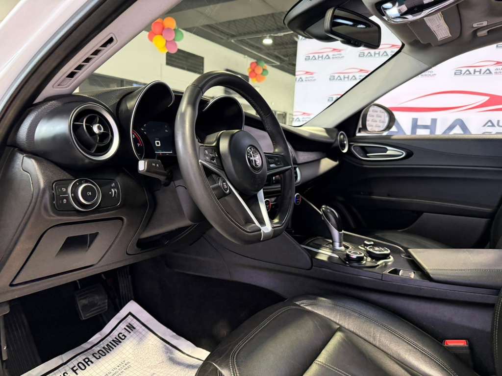 Used 2017 Alfa Romeo Giulia RWD image 34