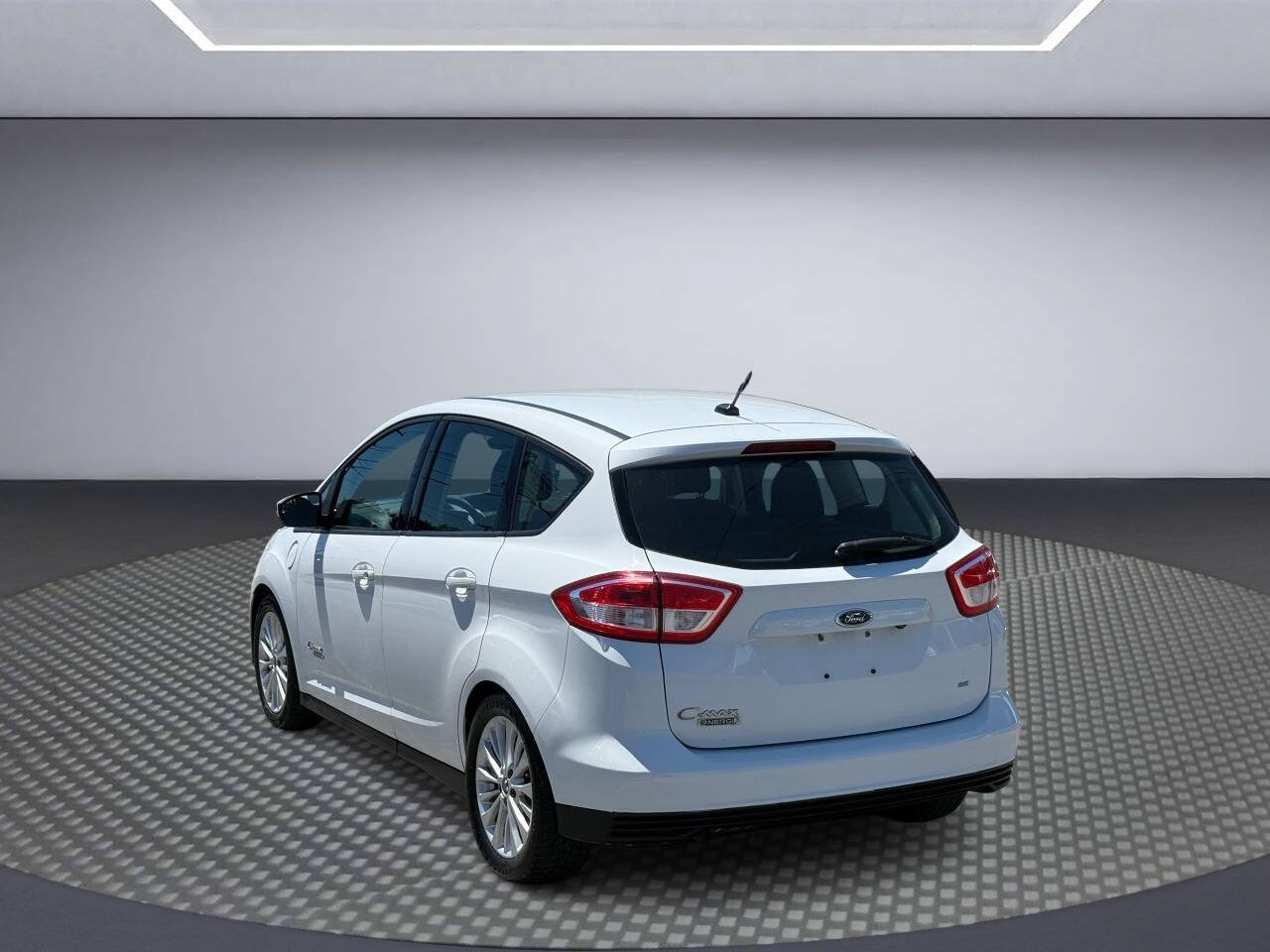 Used 2017 Ford C-MAX Energi SE w/ Interior Protection Package FWD image 5