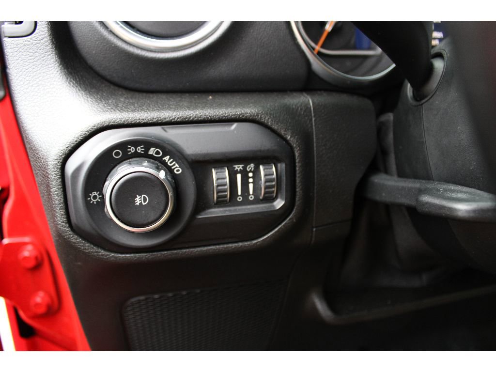 Used 2018 Jeep Wrangler Unlimited Sahara w/ Dual Top Group image 28