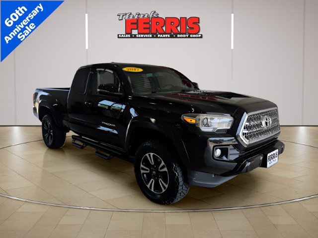 Used 2017 Toyota Tacoma TRD Sport w/ Tow Package (A/T) AWD/4WD image 7