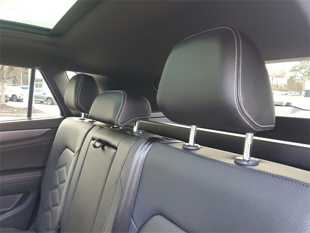 Certified 2025 Volkswagen Atlas Cross Sport SE w/ Panoramic Sunroof Package image 9