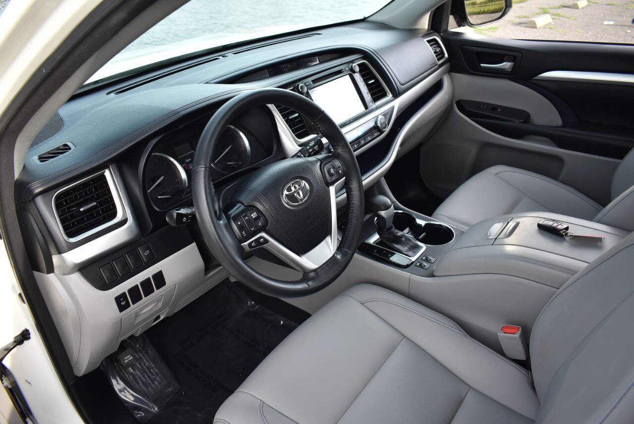 Used 2015 Toyota Highlander XLE AWD/4WD image 34