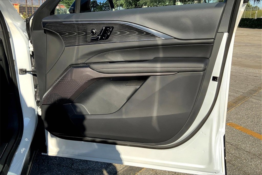 New 2025 Cadillac Lyriq Luxury image 33