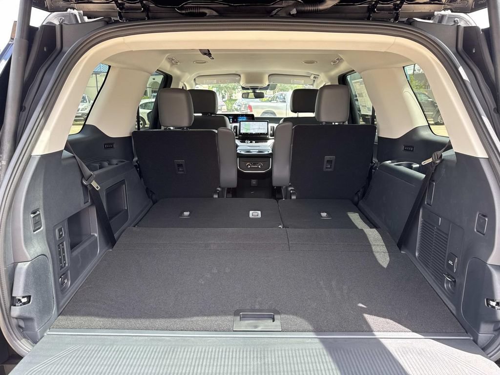 New 2026 Ford Expedition Active RWD image 5