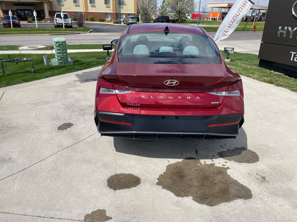 Certified 2025 Hyundai Elantra Limited FWD image 4