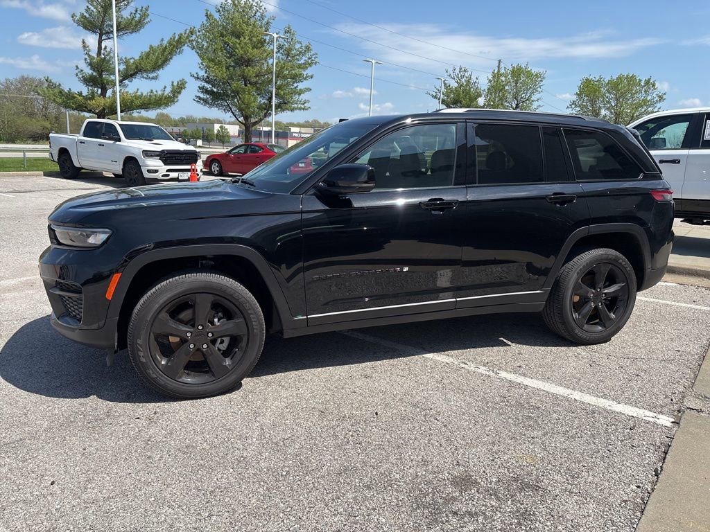 New 2025 Jeep Grand Cherokee Altitude AWD/4WD image 15