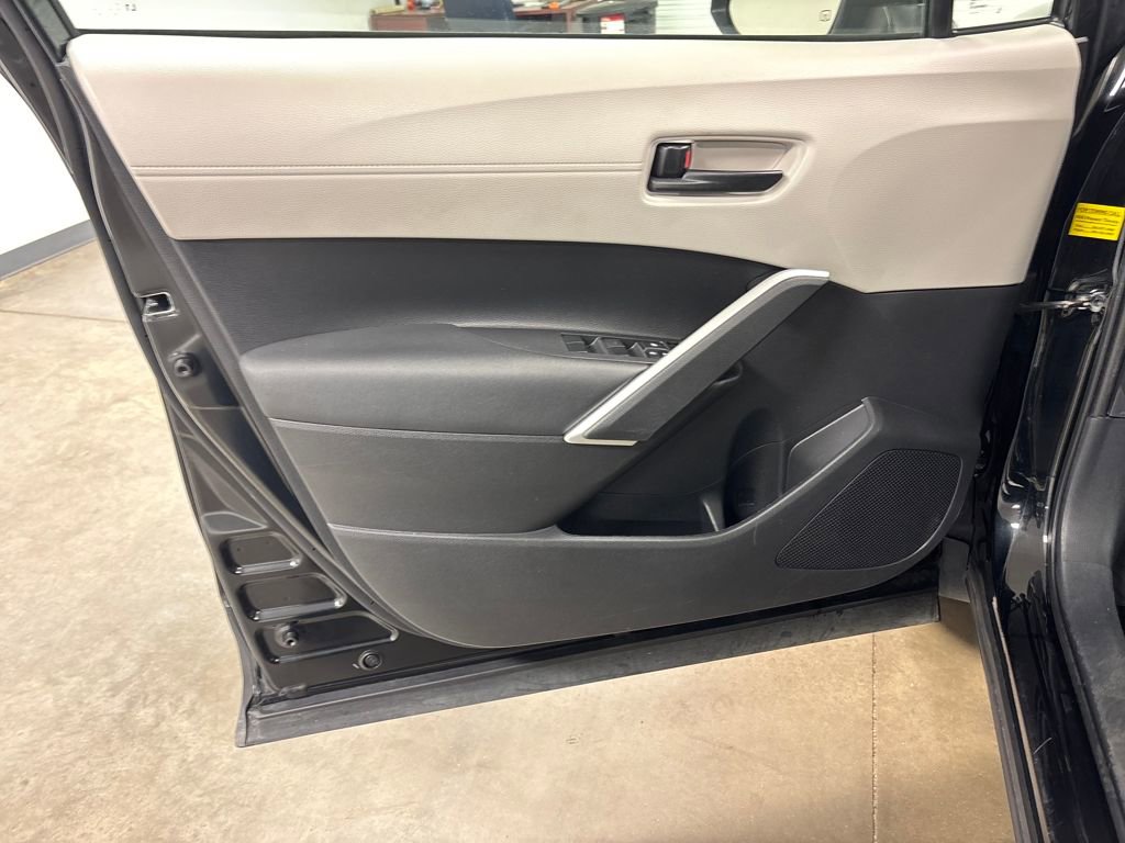 Used 2022 Toyota Corolla Cross LE image 22