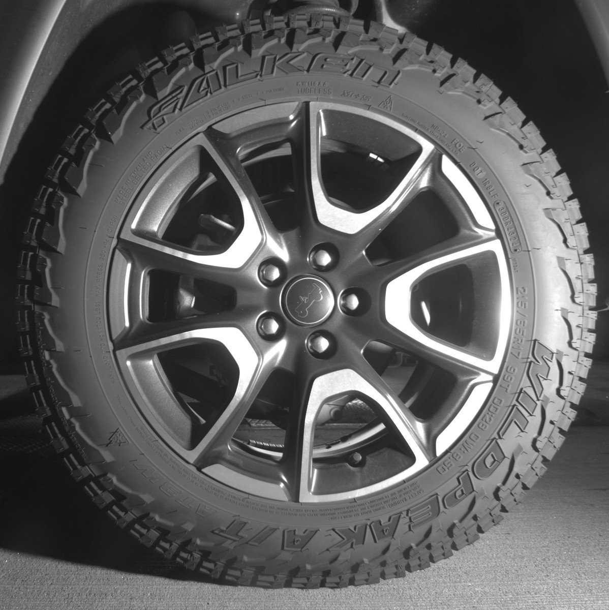 Used 2025 Jeep Compass Trailhawk AWD/4WD image 14