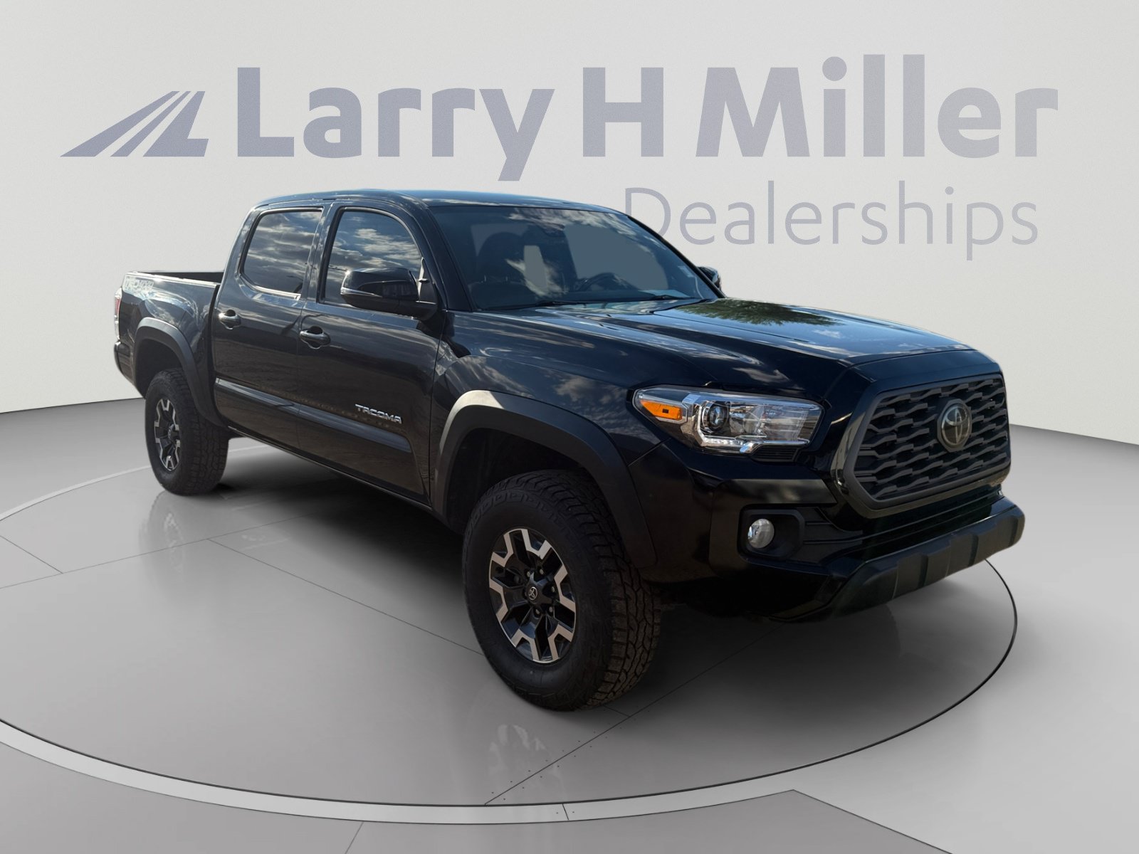 Used 2022 Toyota Tacoma TRD Off-Road w/ Technology Package AWD/4WD image 7