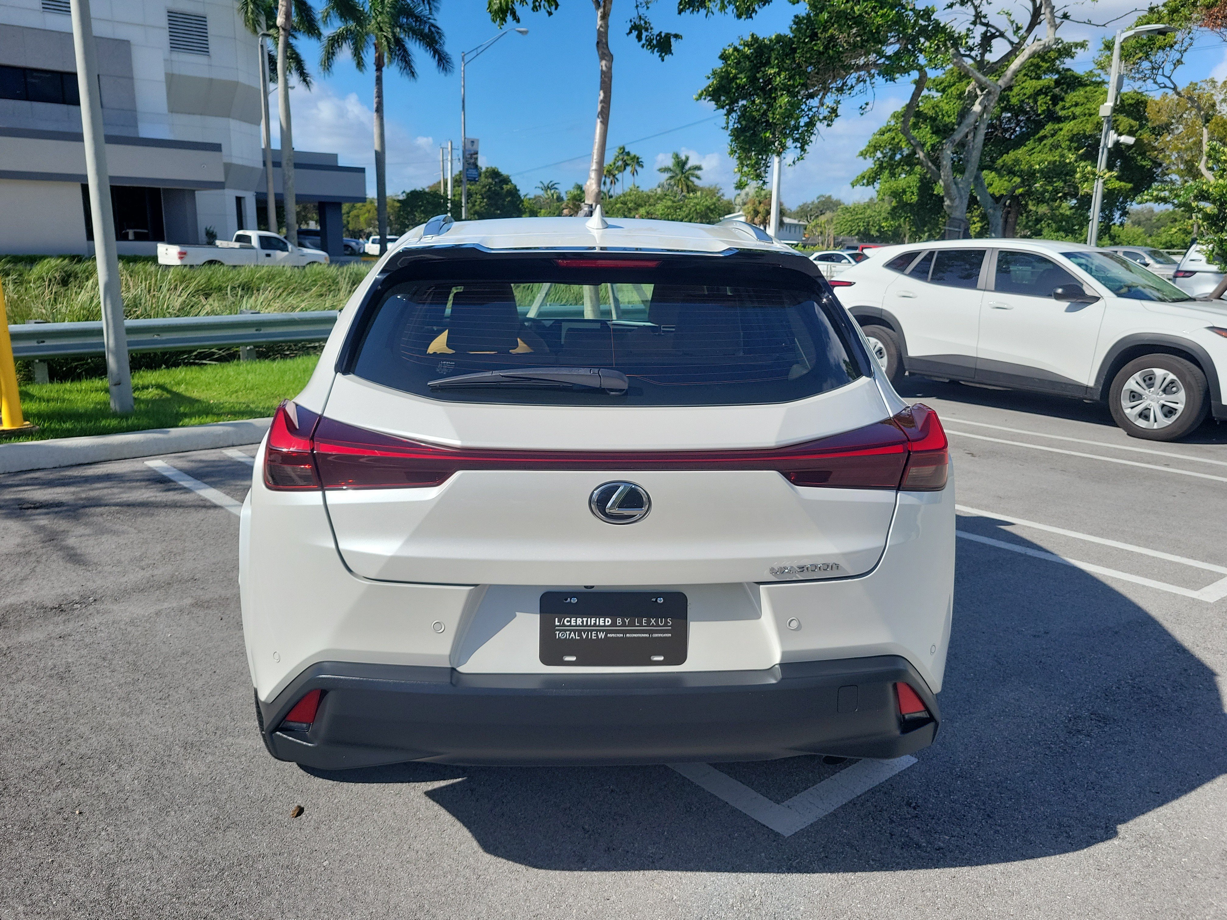 Used 2025 Lexus UX 300h FWD w/ Accessory Package (Z1) image 5