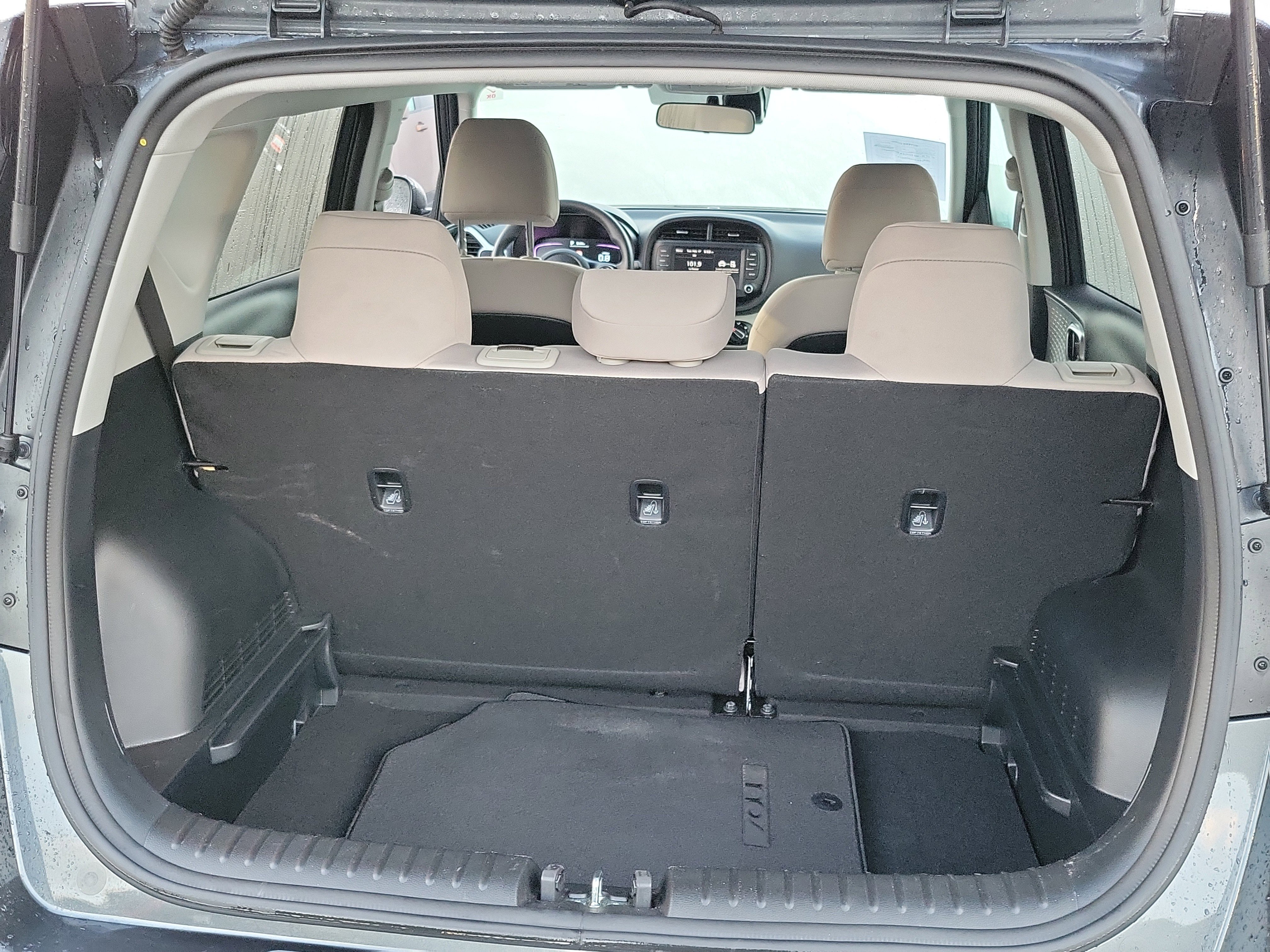 Used 2025 Kia Soul LX image 18