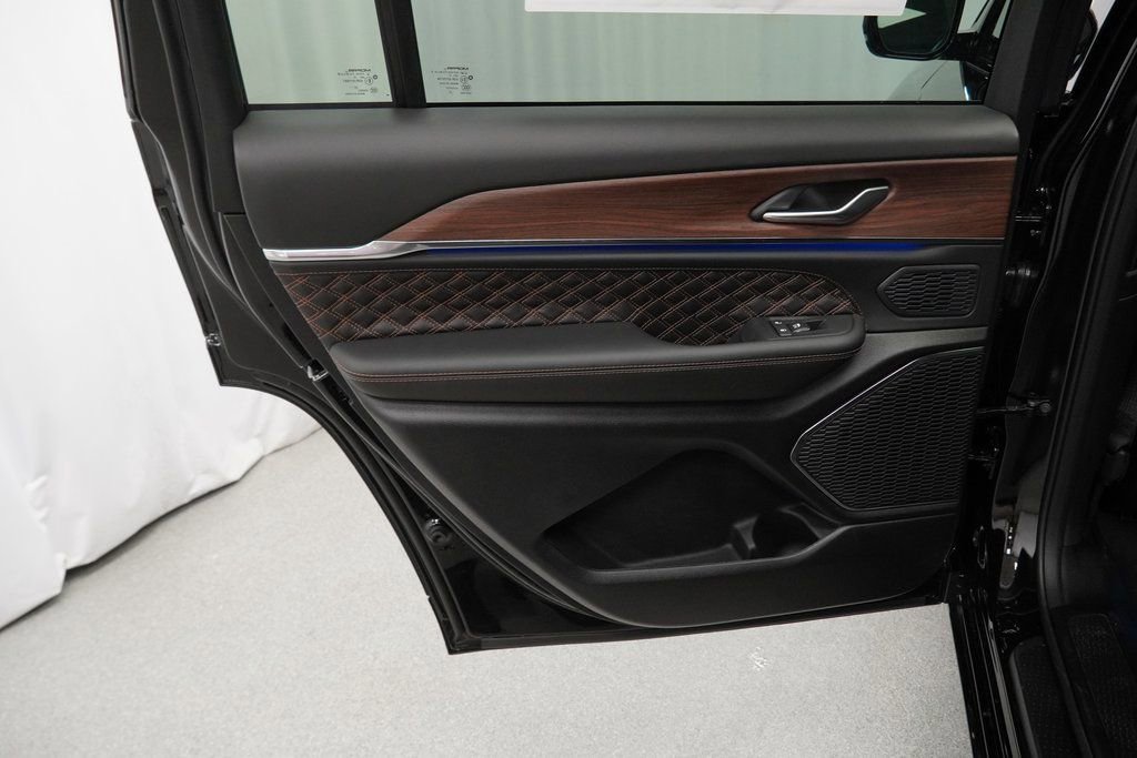 New 2025 Jeep Grand Cherokee L Summit w/ Obsidian Package image 31