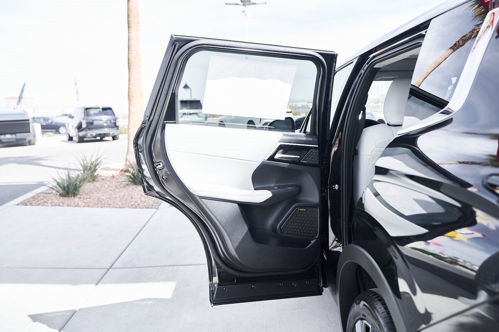 New 2025 Mitsubishi Outlander SE image 16