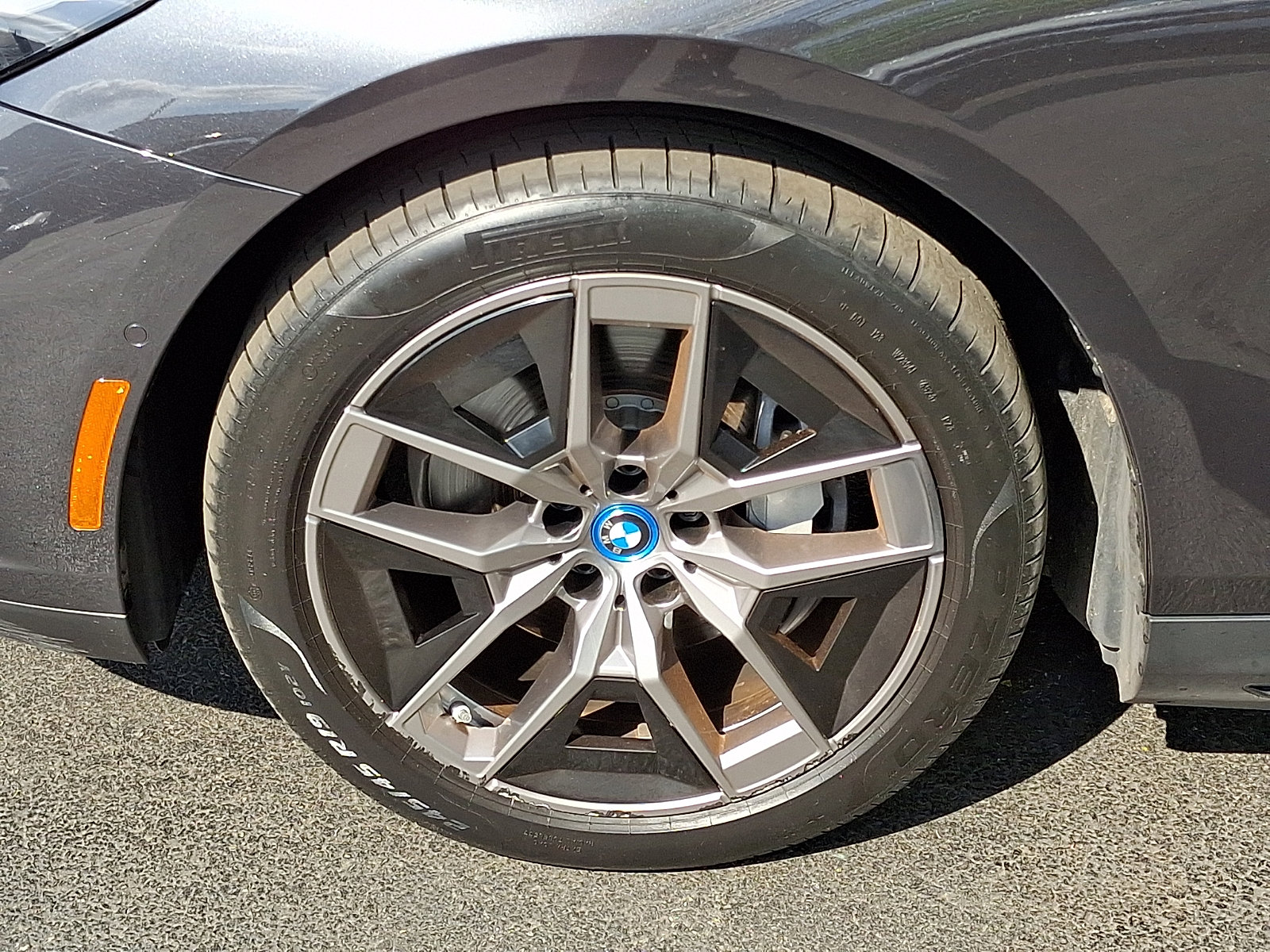 Used 2025 BMW i5 xDrive40 w/ Premium Package AWD/4WD image 9