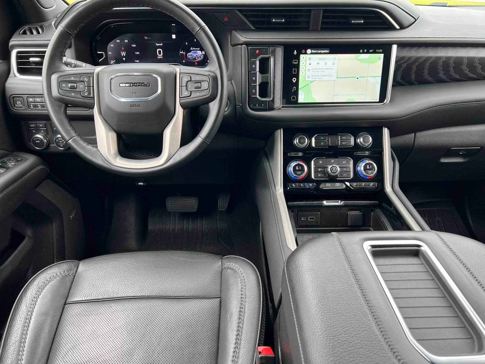 Used 2023 GMC Yukon XL Denali AWD/4WD image 3