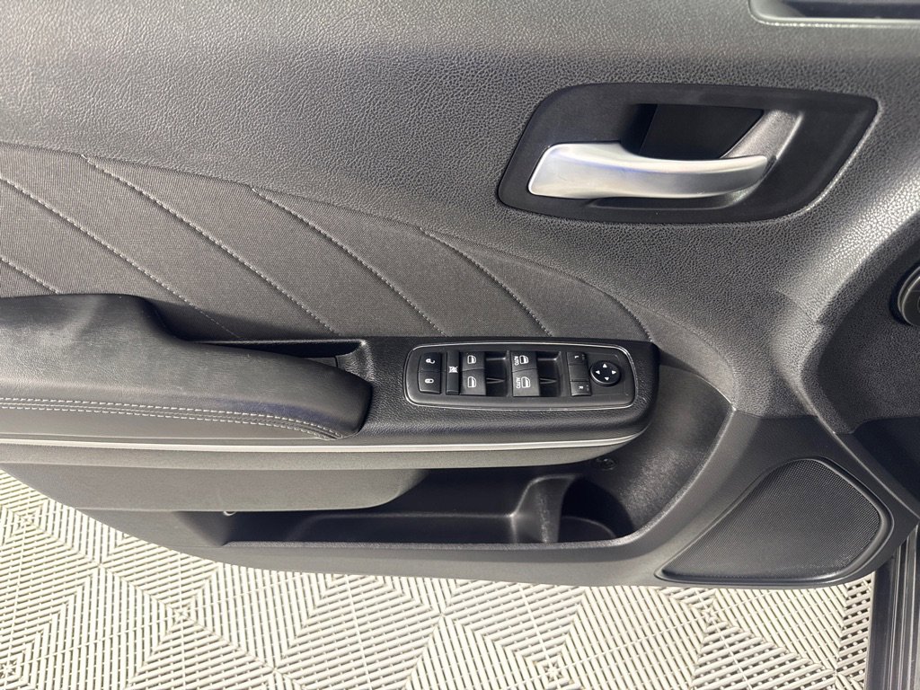 Used 2019 Dodge Charger SXT image 12