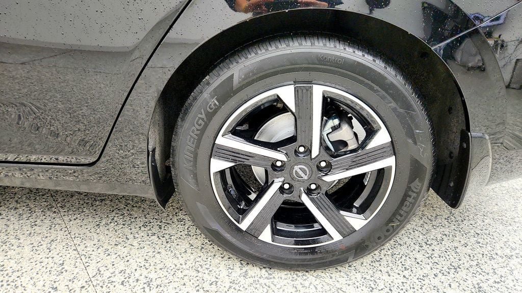 Used 2024 Nissan Sentra SV FWD image 9