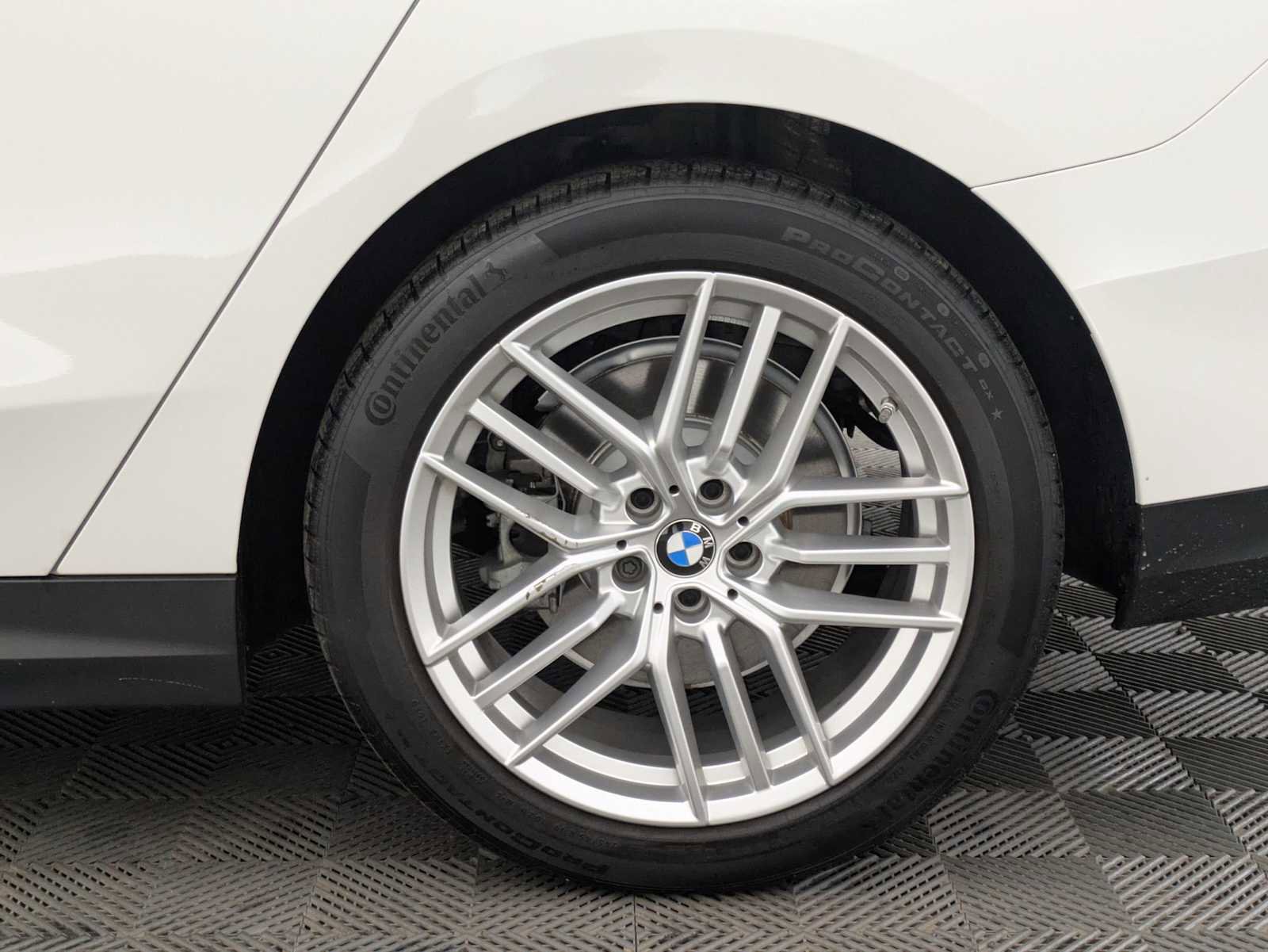 Used 2025 BMW 530i xDrive w/ Premium Package AWD/4WD image 14