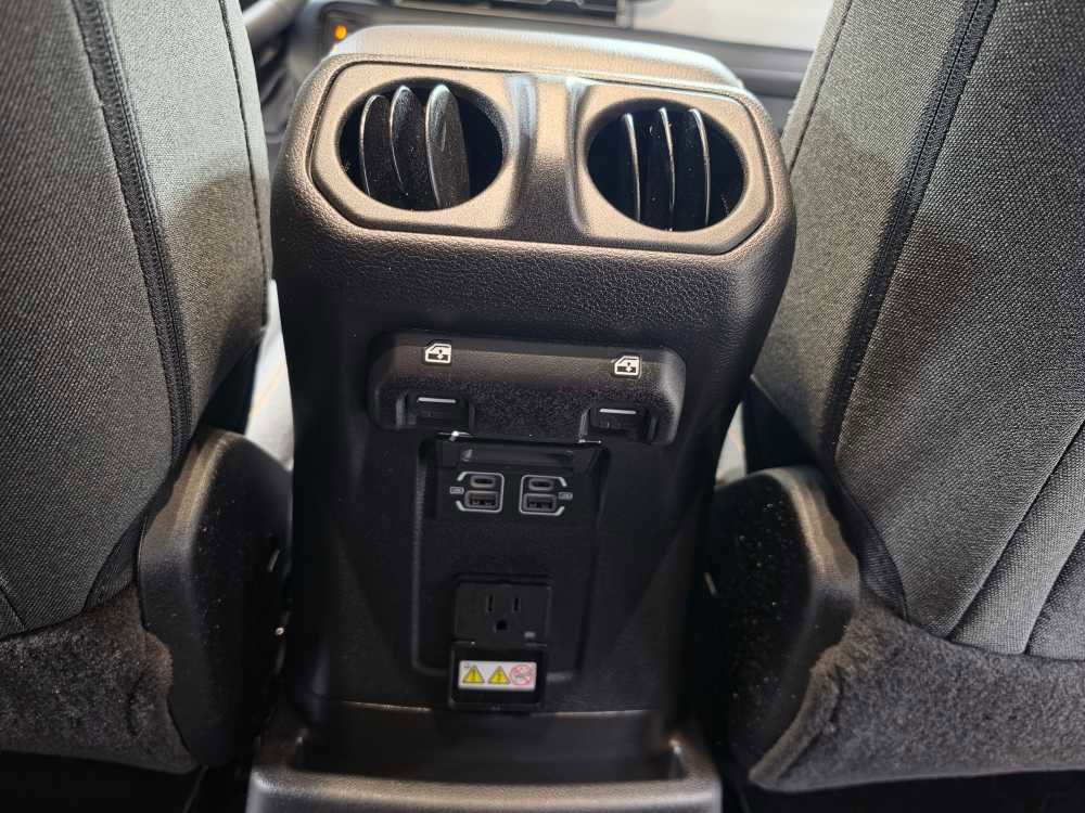 Used 2025 Jeep Wrangler Unlimited Sahara AWD/4WD image 14