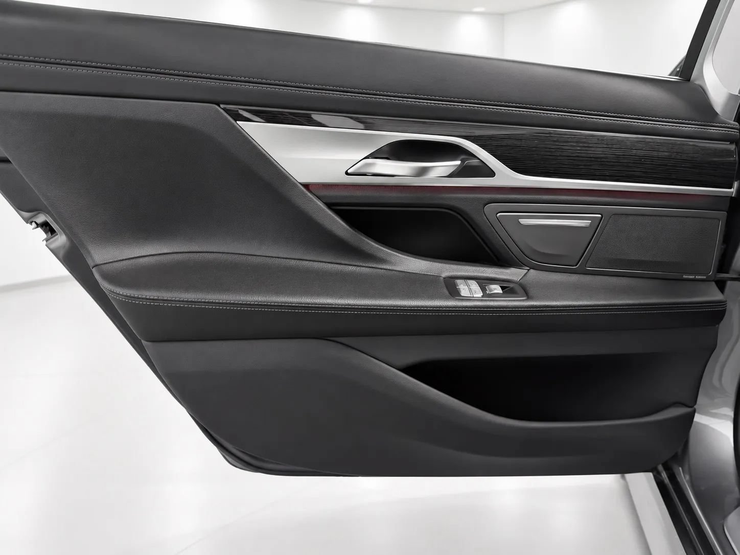 Used 2019 BMW 740i w/ Executive Package RWD image 17