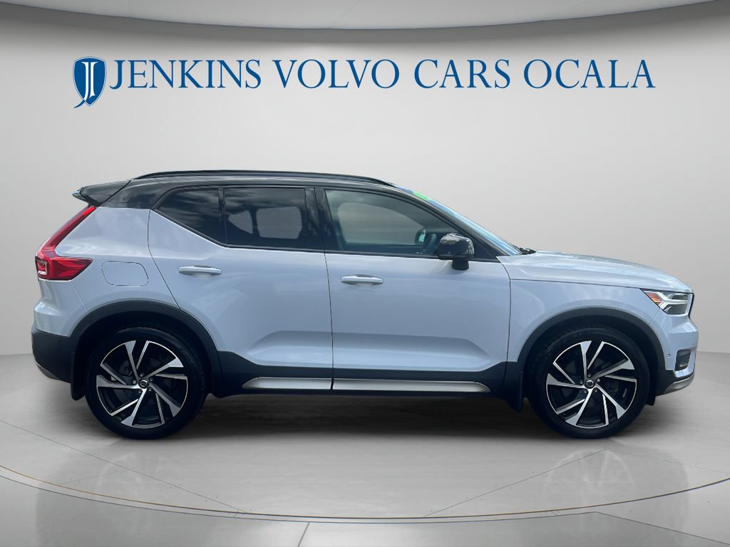 Used 2022 Volvo XC40 T5 R-Design w/ Advanced Package AWD/4WD image 2