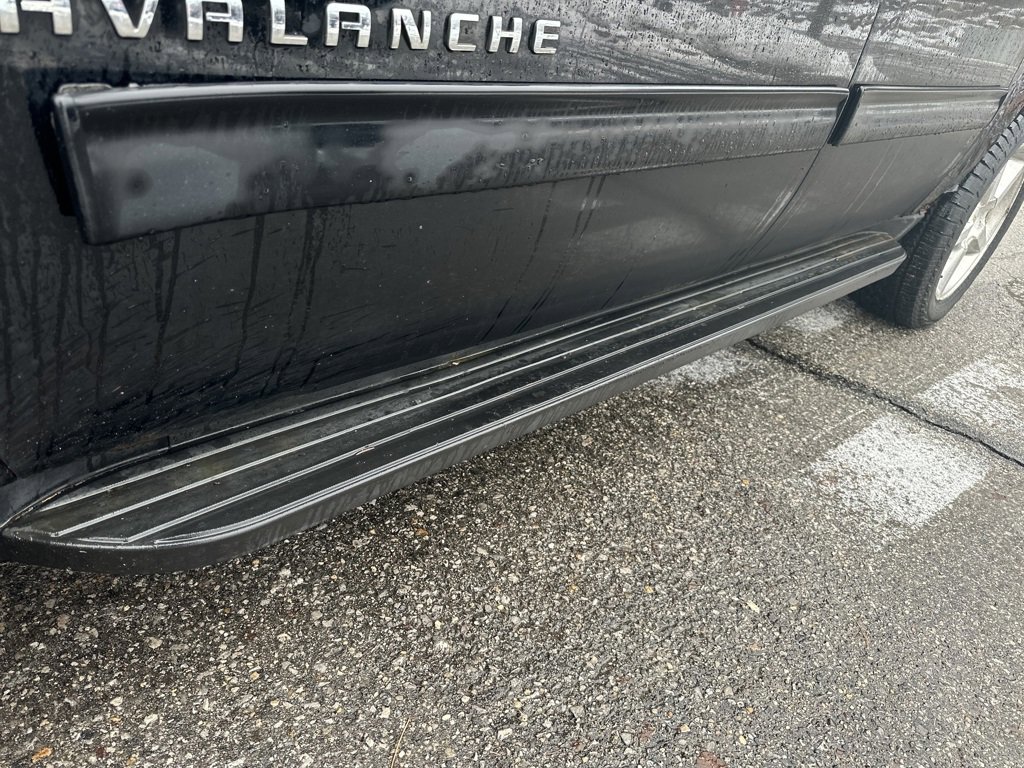 Used 2011 Chevrolet Avalanche LT w/ Luxury Package image 12