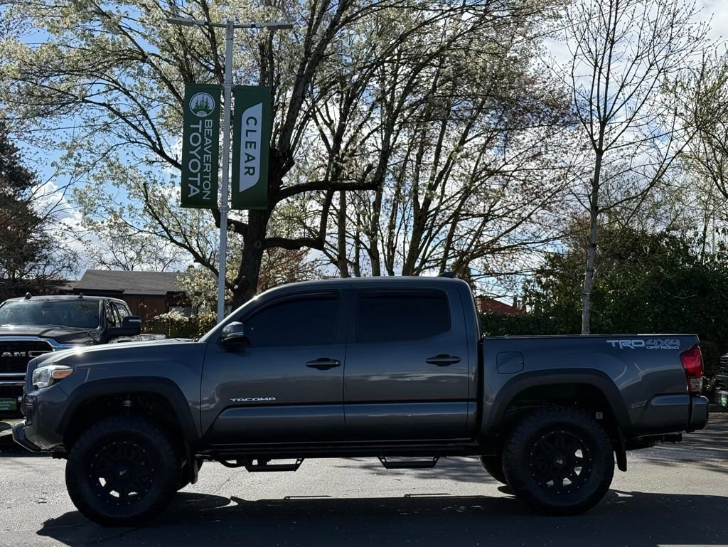Used 2016 Toyota Tacoma TRD Off-Road image 2