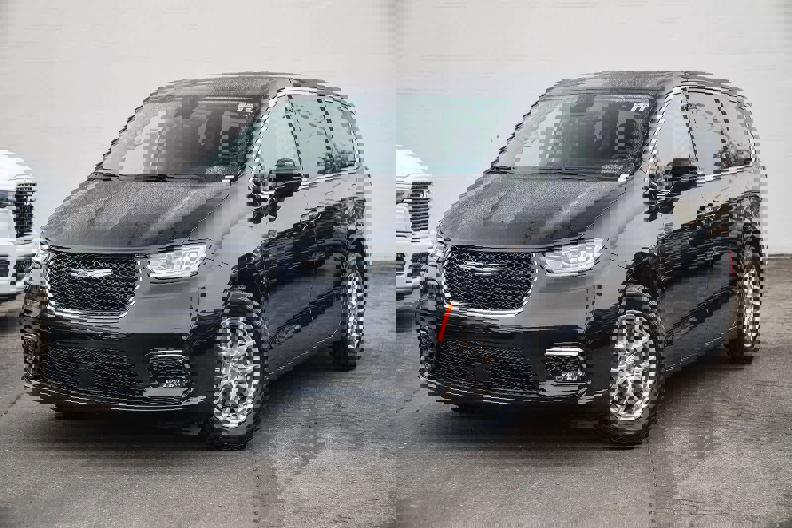 Used 2024 Chrysler Pacifica Touring-L