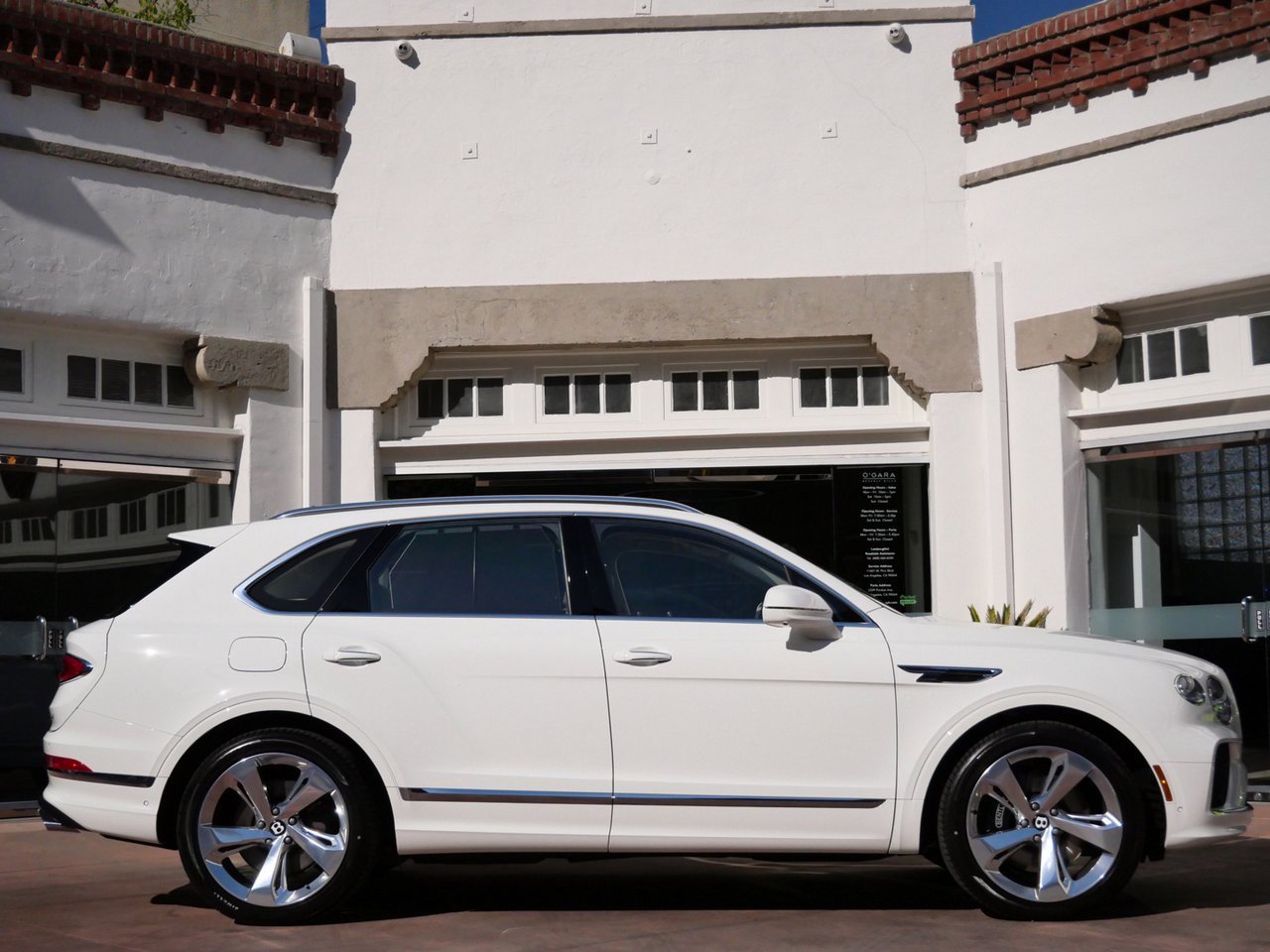 New 2025 Bentley Bentayga Plug-In Hybrid image 5