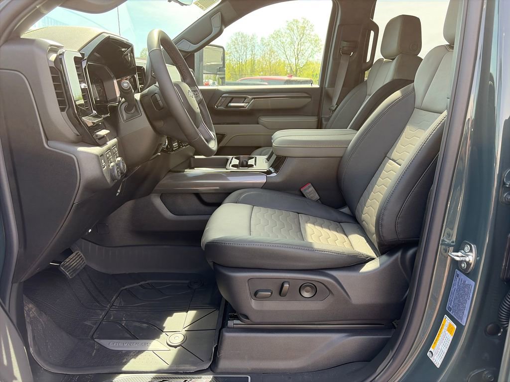New 2026 Chevrolet Silverado 2500 ZR2 w/ LPO, Dark Essentials Package AWD/4WD image 14