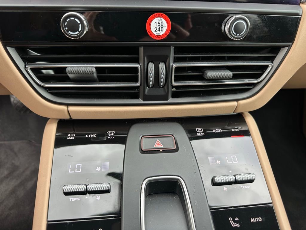 Certified 2025 Porsche Macan image 24