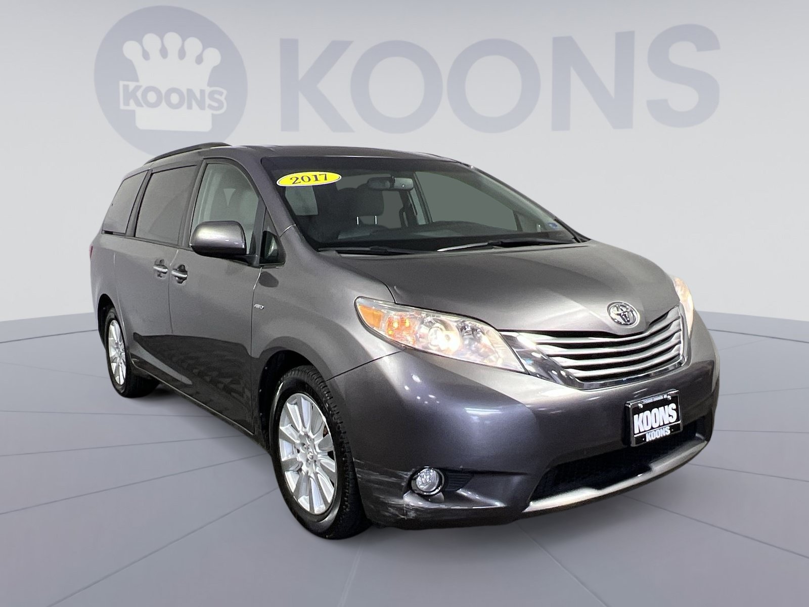Used 2017 Toyota Sienna XLE w/ XLE Navigation Package AWD/4WD image 2