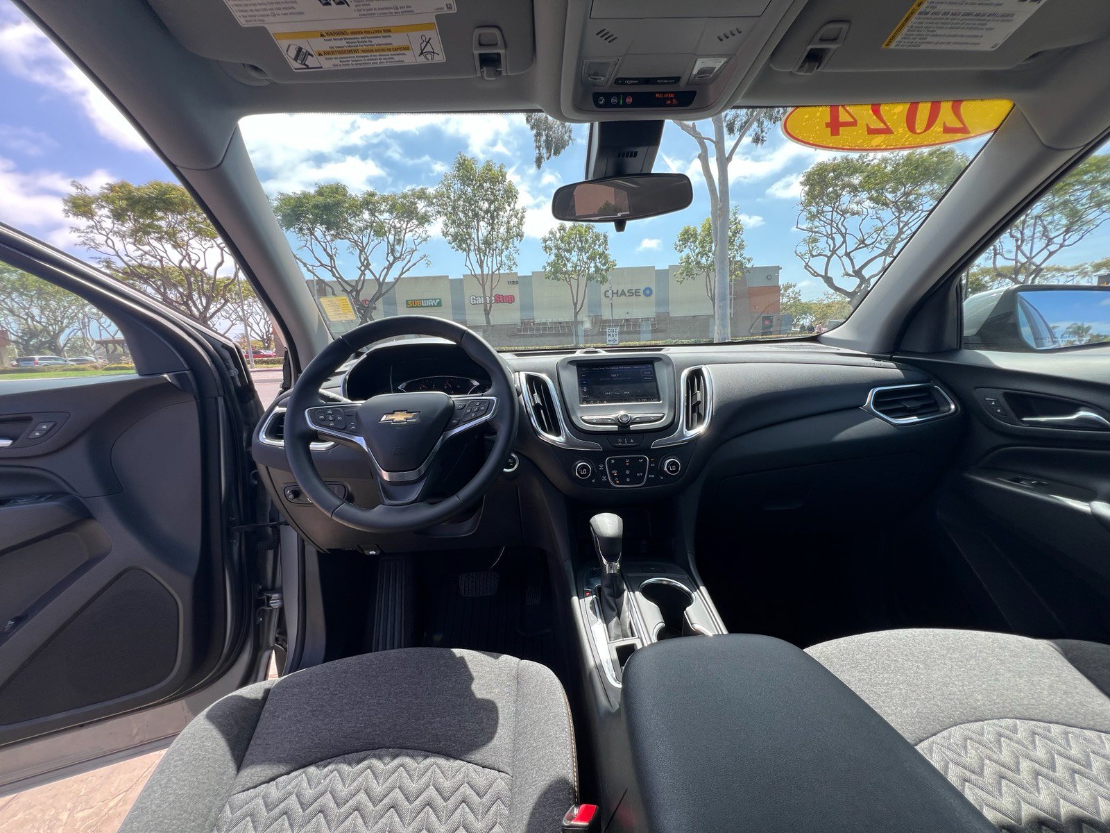 Used 2024 Chevrolet Equinox LT w/ Driver Convenience Package AWD/4WD image 17