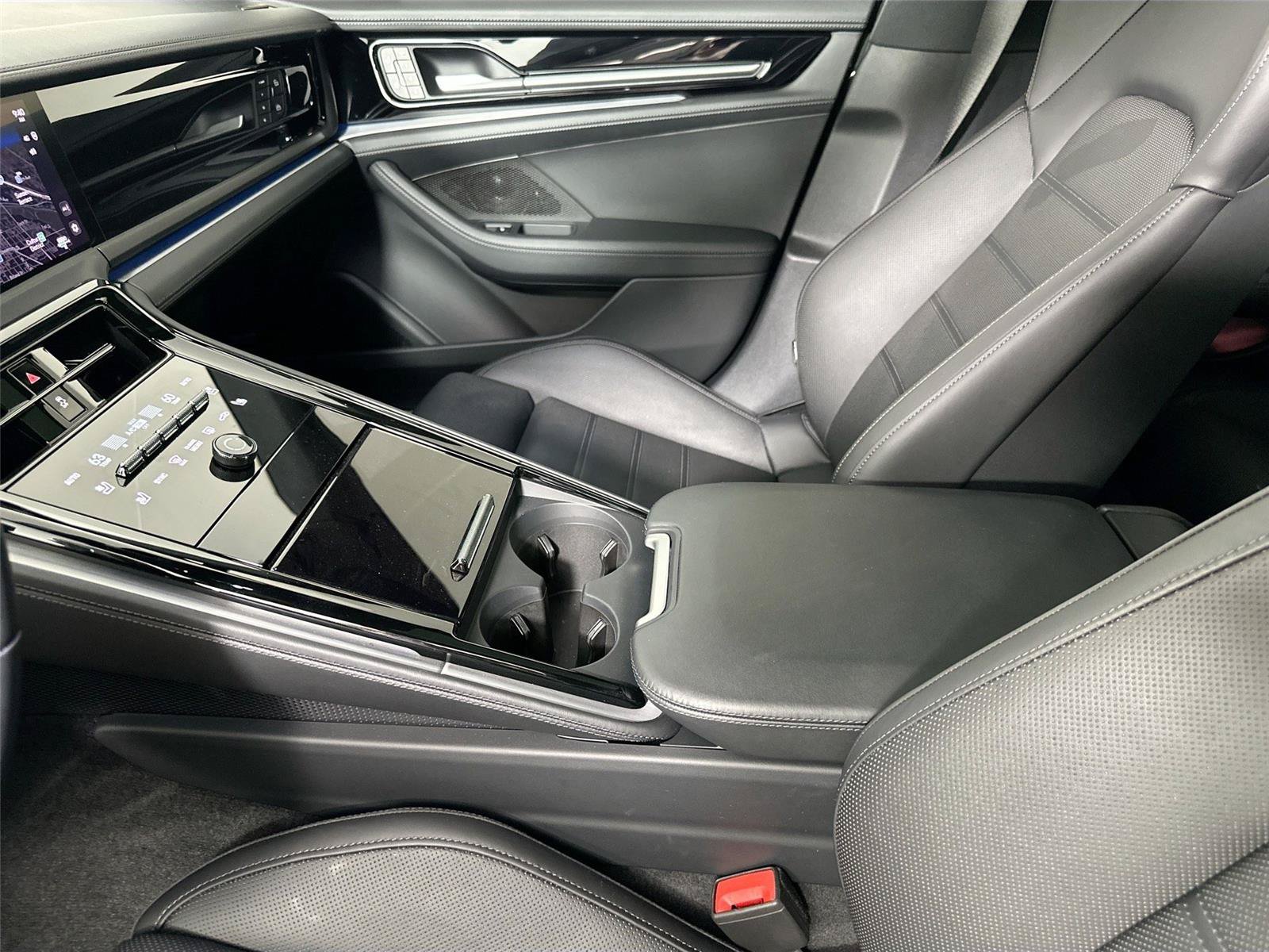 Certified 2024 Porsche Panamera image 30