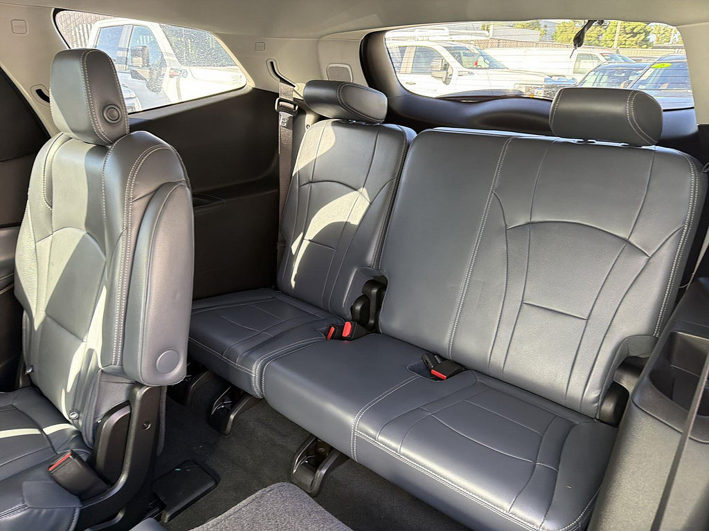 Used 2018 Buick Enclave Premium w/ LPO, Cargo Package FWD image 40