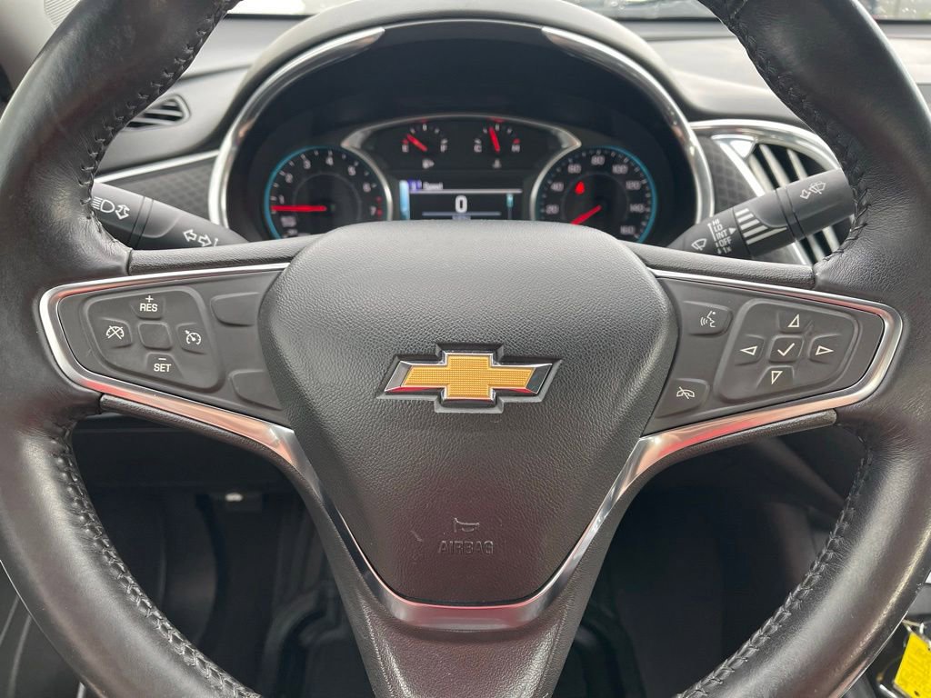Used 2017 Chevrolet Malibu LT FWD image 18