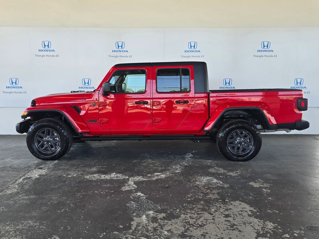 Used 2024 Jeep Gladiator Sport AWD/4WD image 3