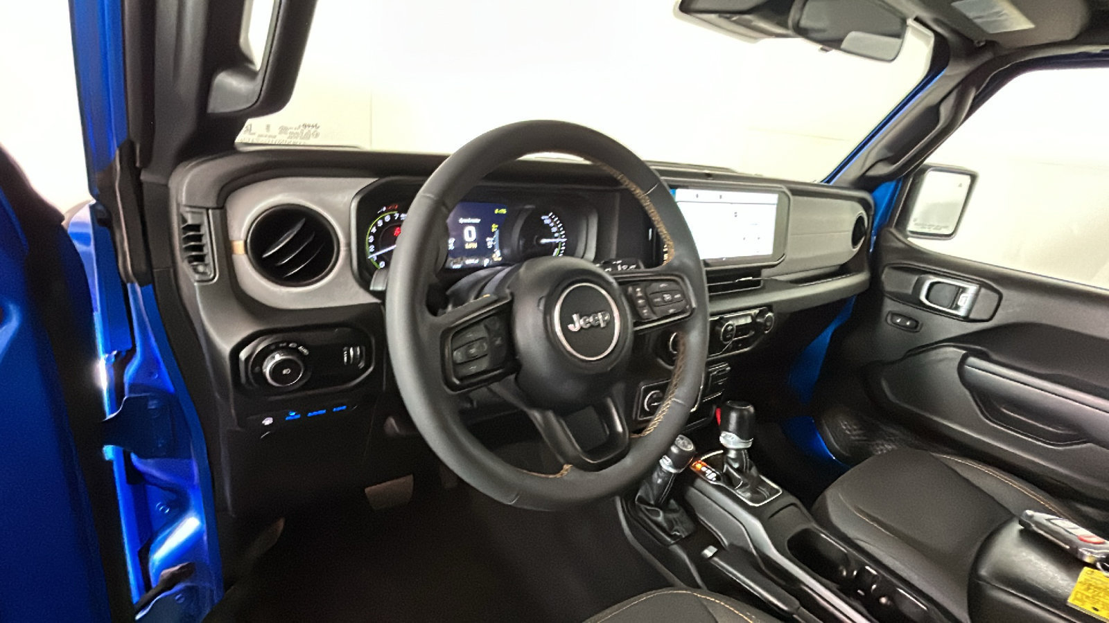 Used 2024 Jeep Wrangler Unlimited w/ Convenience Group AWD/4WD image 16