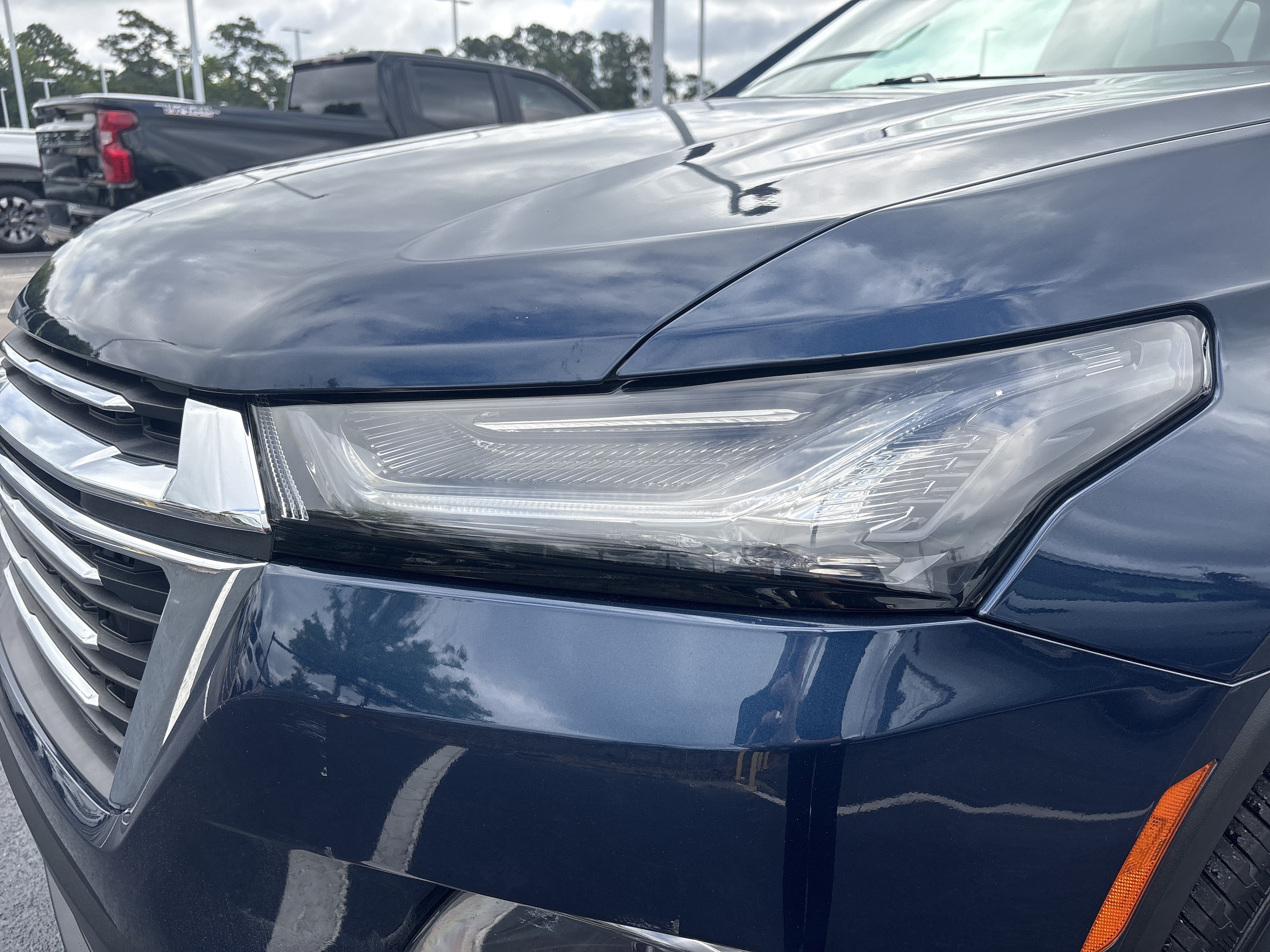 Used 2023 Chevrolet Traverse LT FWD image 6