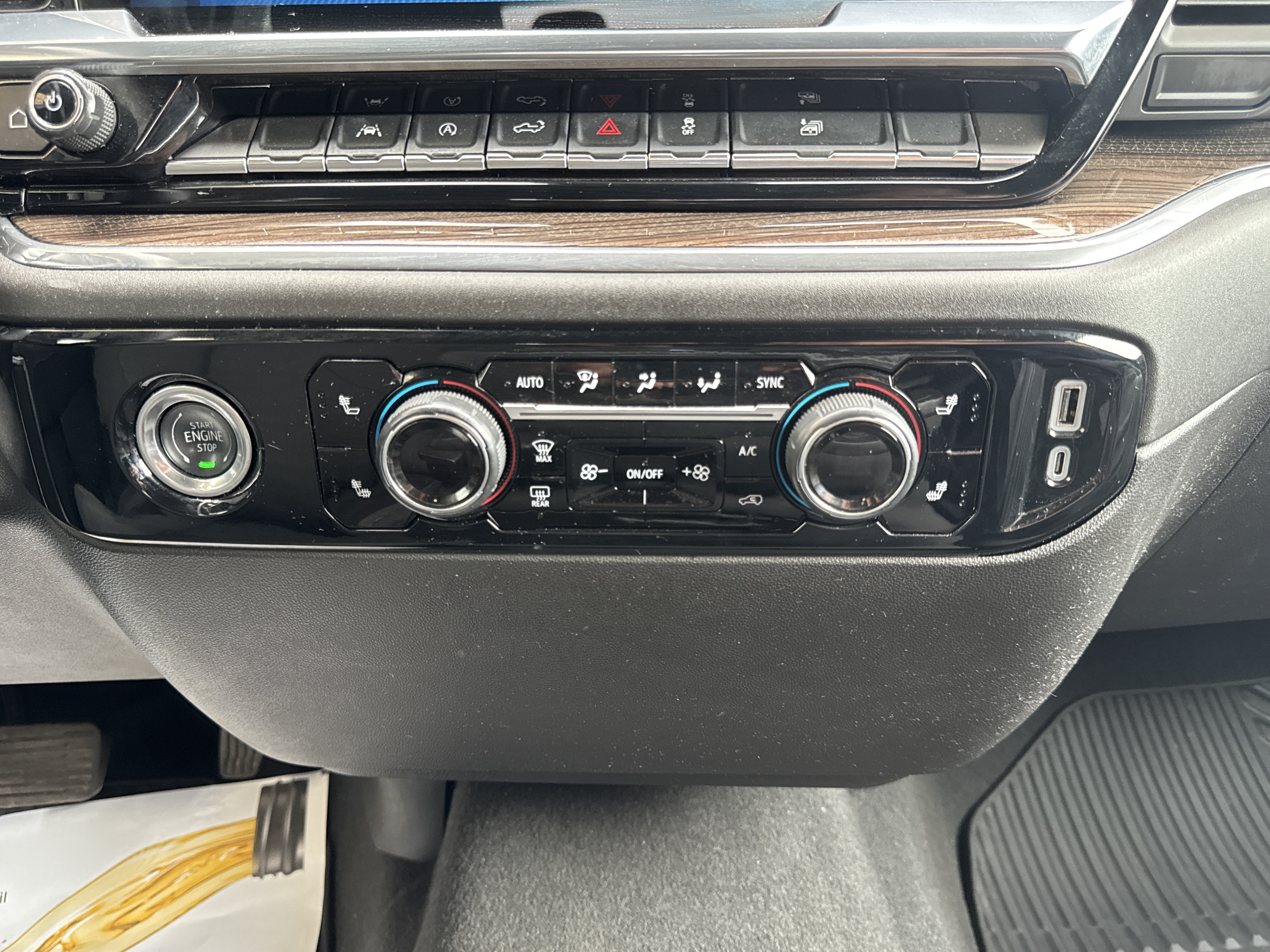 Used 2024 Chevrolet Silverado 1500 LT AWD/4WD image 16