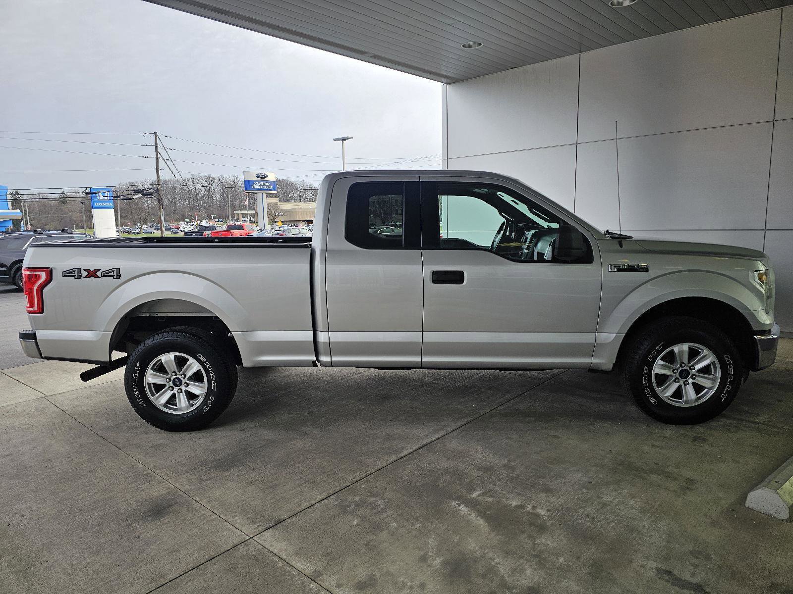 Used 2015 Ford F150 XLT image 6