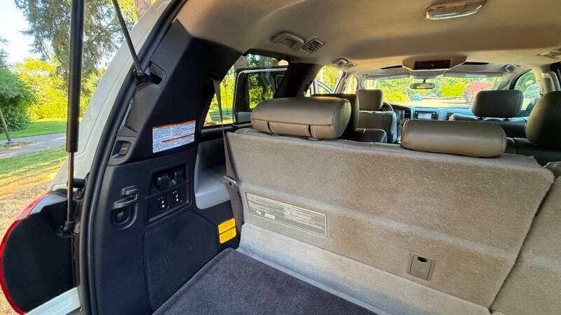 Used 2016 Toyota Sequoia Platinum AWD/4WD image 17