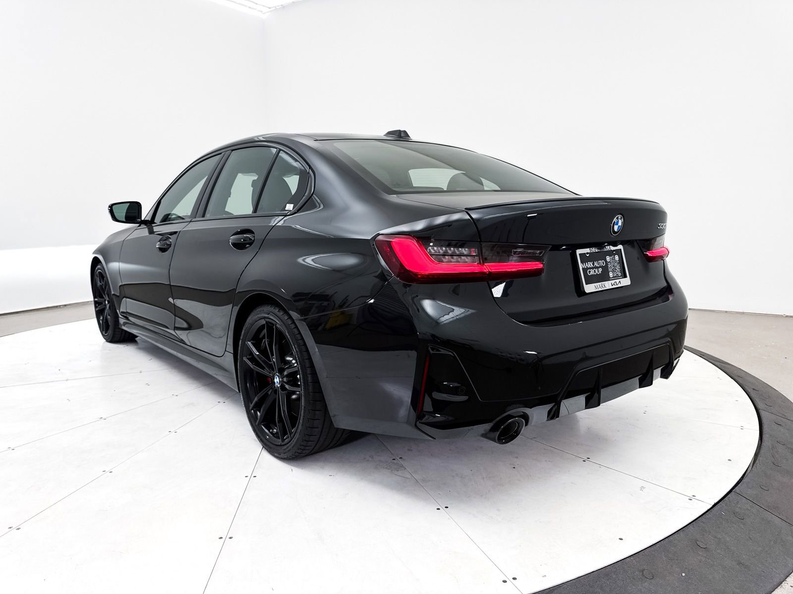 Used 2023 BMW 330i Sedan w/ M Sport Package RWD image 16
