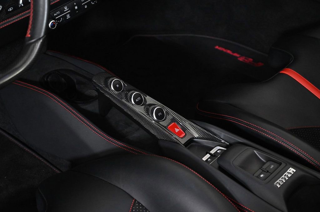 Used 2022 Ferrari F8 Tributo image 17